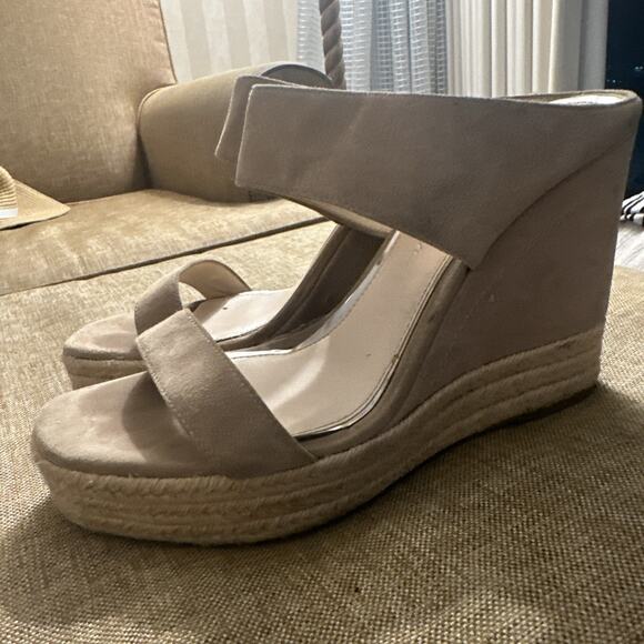 Women’s Jessica Simpson‎ Siera Suede Wedge Sandals Heels Tan Beige Size 9.5 M - Picture 1 of 11
